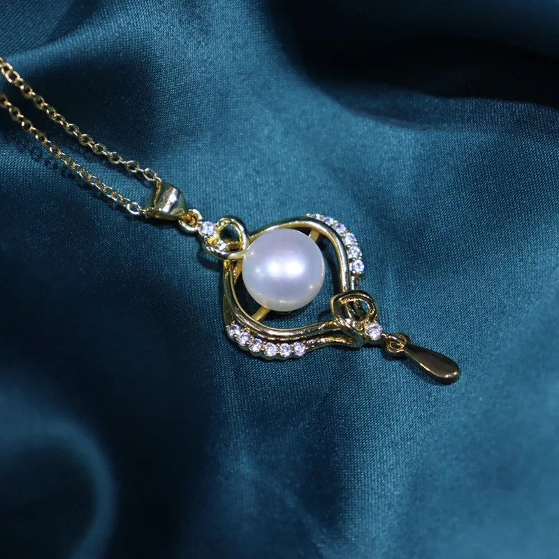 

Korean Fashion Internet Celebrity Cross Pendant 8-9mm Bread Bead Pearl Necklace Women's Collarbone Chain Versatile Jewelry Whole