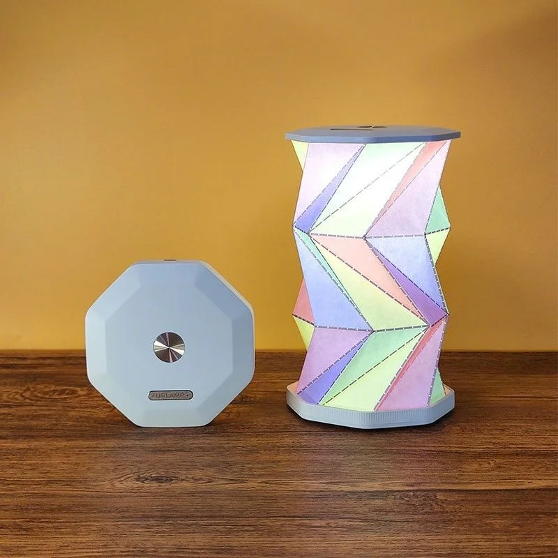 Regalo creativo Lampada rotante pieghevole magnetica Origami Art Atmosphere Lampada da scrivania Regalo culturale Luce notturna Souvenir