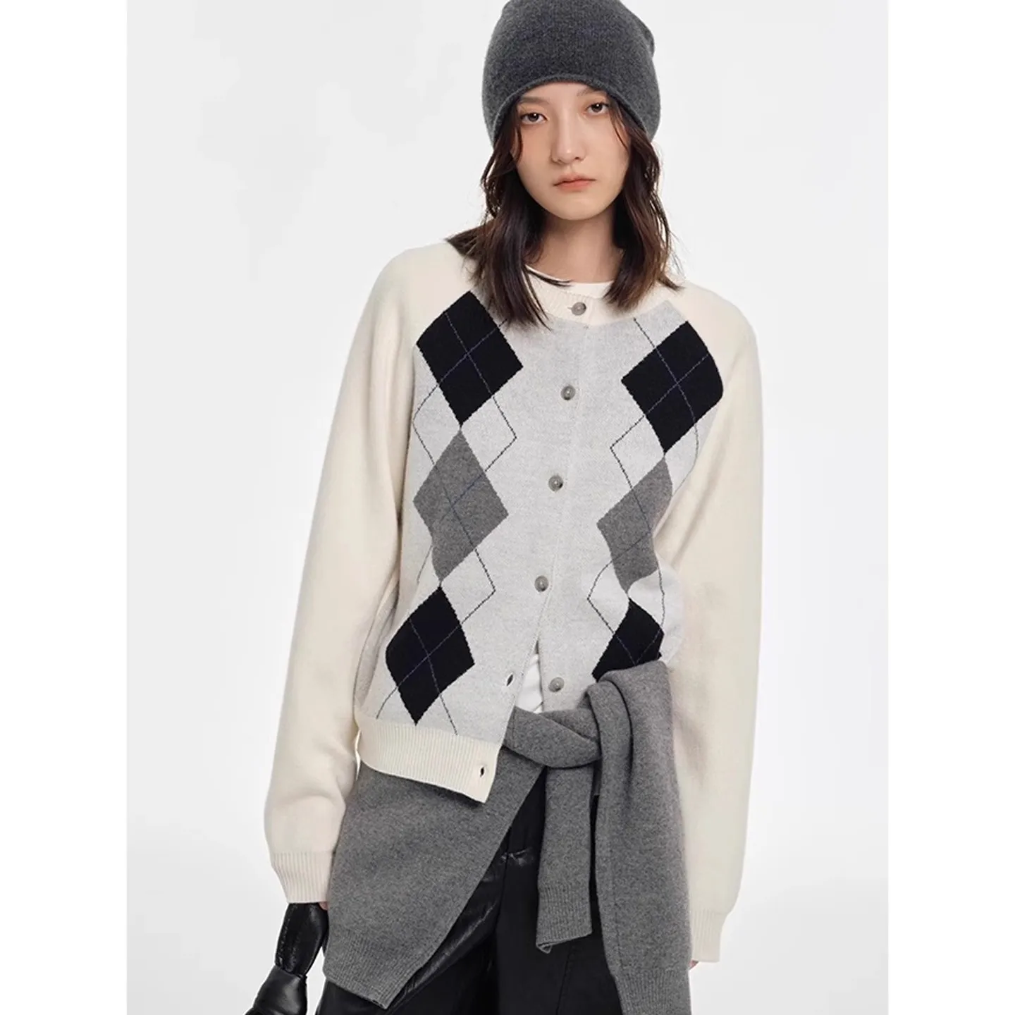 سترة نسائية لخريف 2025 على شكل ماسة 100 سترة من الكشمير الخالص معطف سترة محبوكة أوروبية راقية الألوان #3