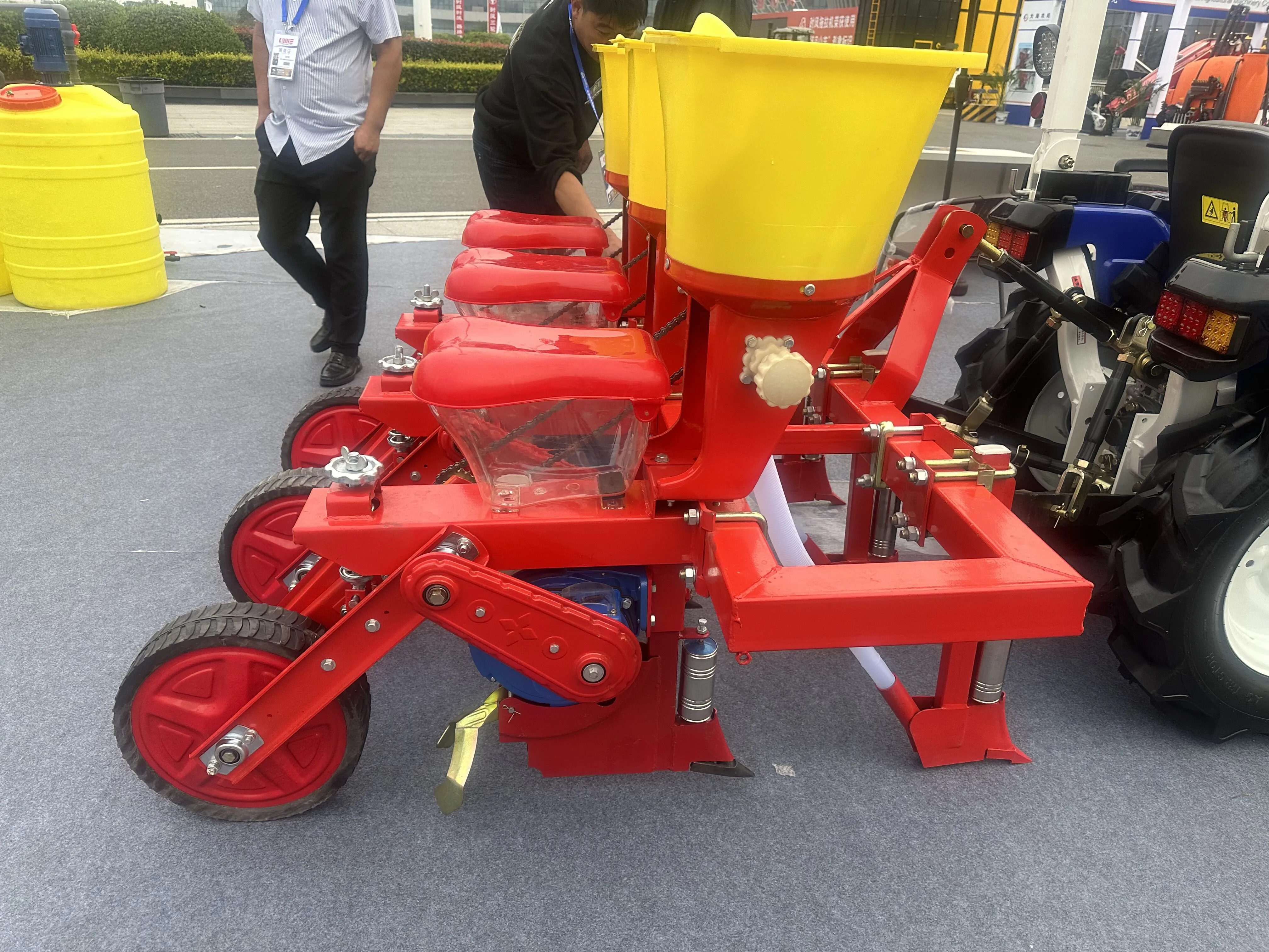 【Hot】Exquisite 3-Row Seeder Planter for Corn Soybean Cotton 4