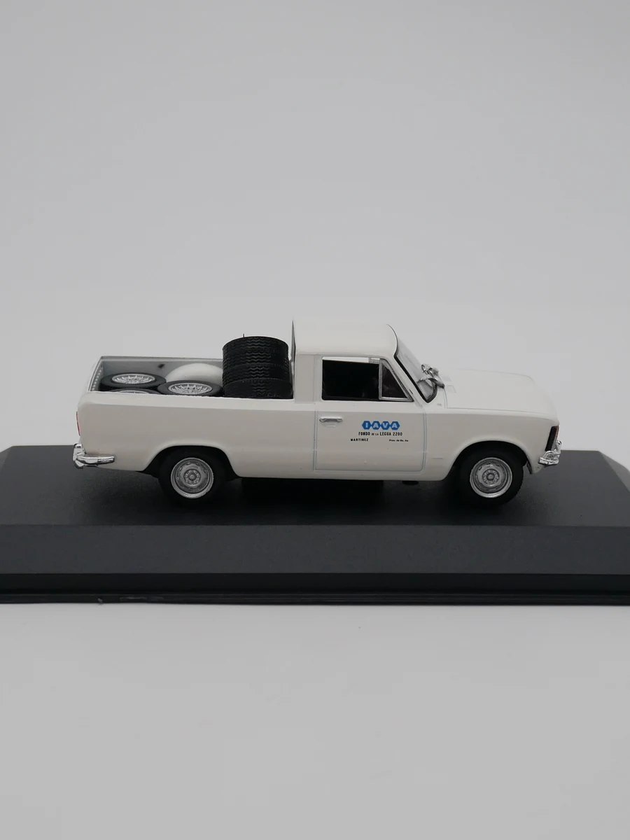 Ixo 1:43 Fiat 125 Multicarga IAVA 1973 Diecas Car Model Metal Toy Vehicle