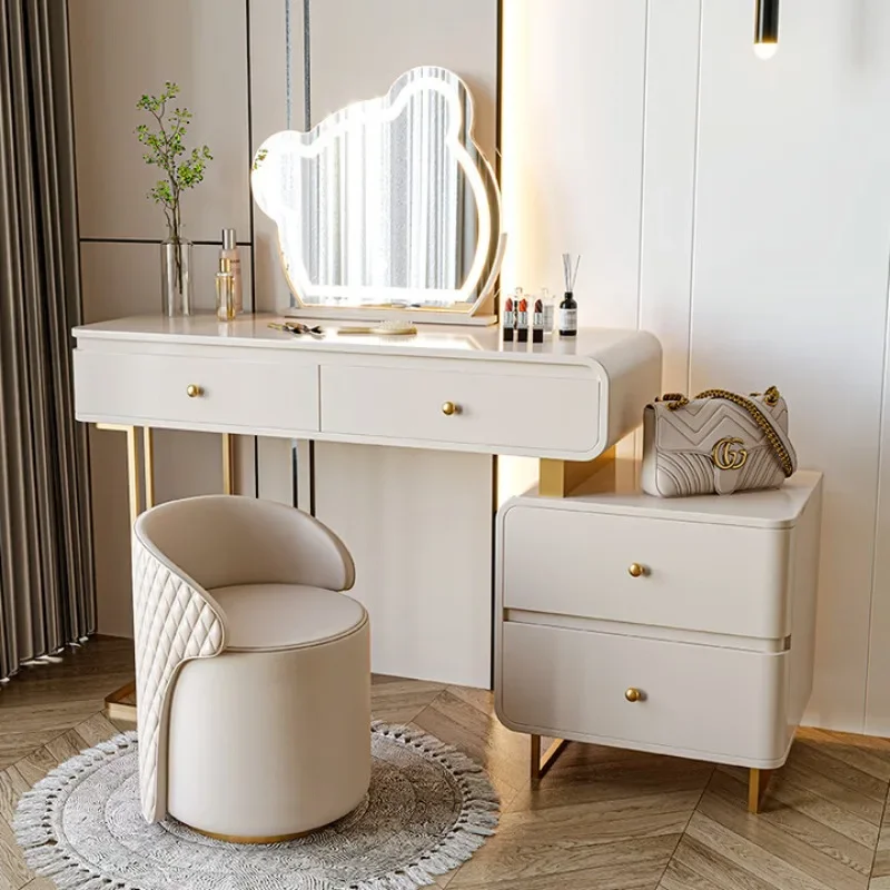 Cómoda de lujo ligera, buen material.