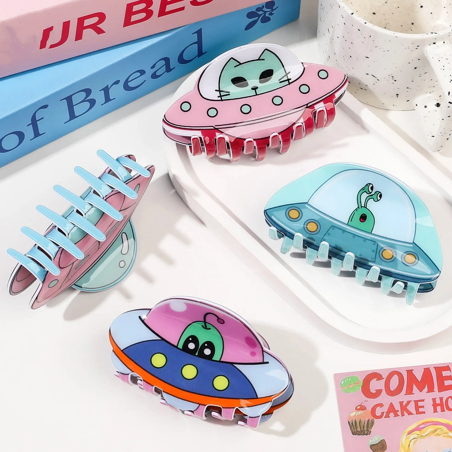 New Funny Acrylic Alien Spaceship Hair Claw Clips Hairpin Cartoon UFO Crab Hair Clip Shark Clip for Woman Girl Hair Accessories