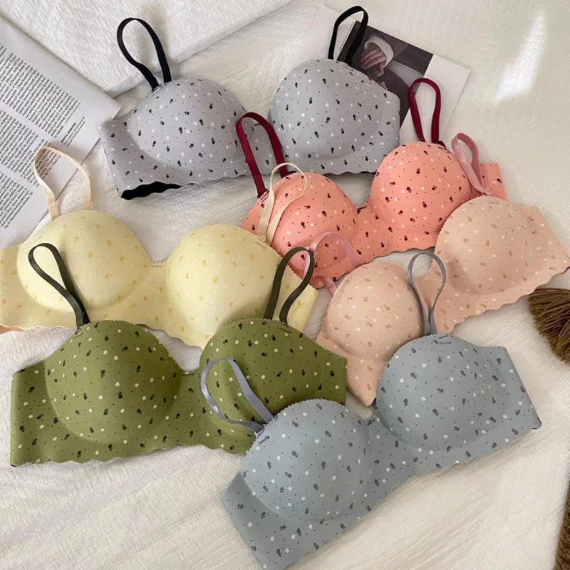 Sweet and sexy autumn and winter gathering chest seamless underwear, one piece, half cup, showing off big breasts for girls and