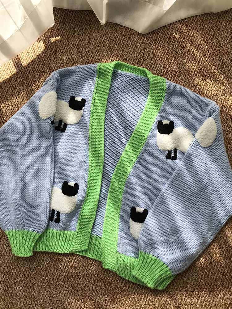 รูปแบบแกะ Chunky เสื้อสเวตเตอร์ถักปุ่มด้านหน้าน่ารักการ์ตูนเสื้อกันหนาวแขนยาว V คอฤดูใบไม้ร่วงผู้หญิงจัมเปอร์เสื้อถัก