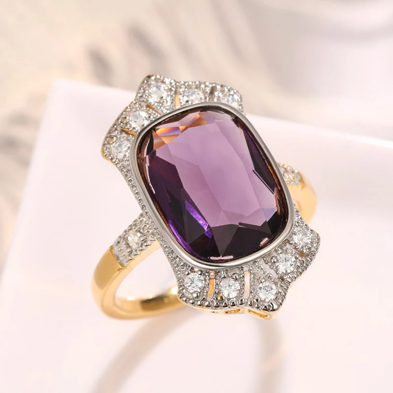 Huitan Damen-Vintage-Ring, geometrisches Design, eingelegt, glänzend, lila, kubischer Zirkonia, für Party, Alltag, Mode, zweifarbig, Accessoires, Schmuck