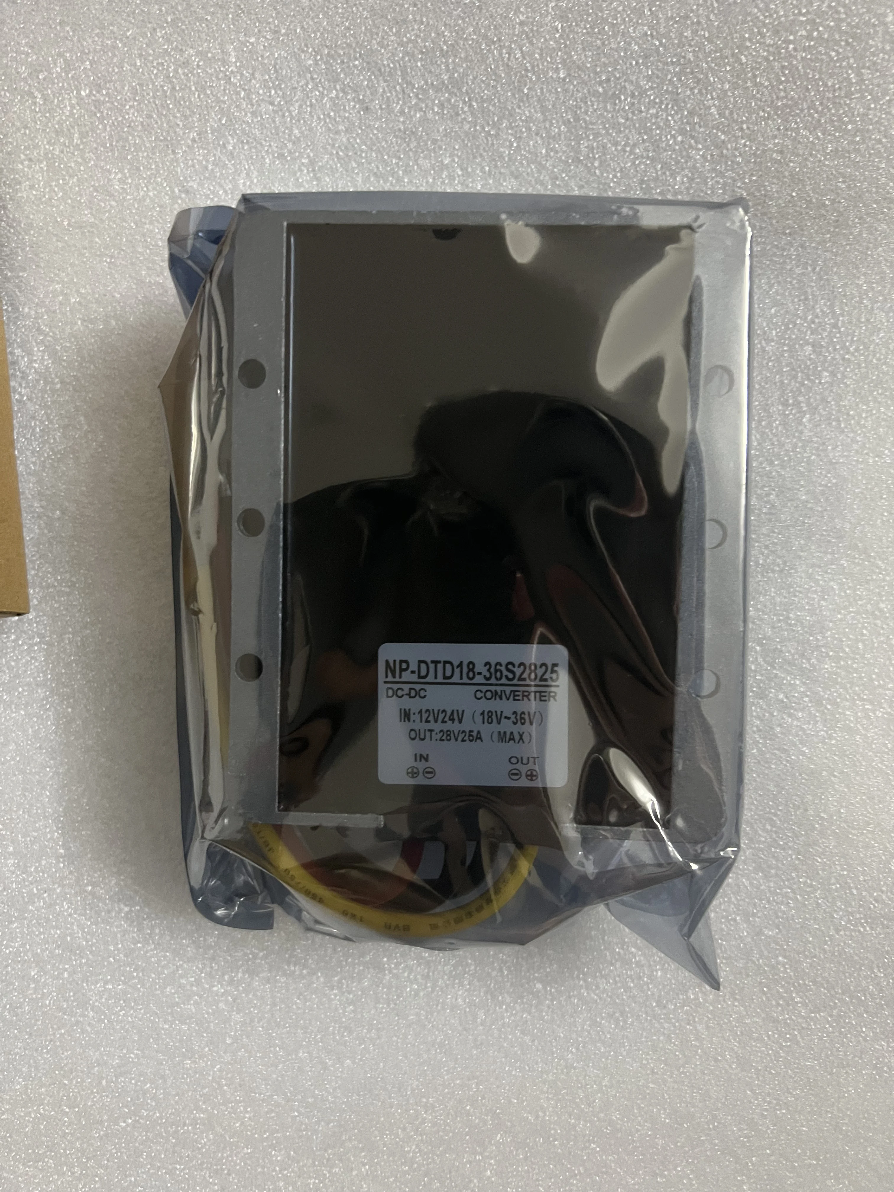 10-30V to 28V 25A Step down Step up DC/DC Converter 12V 24V Volt to 28 Volt 700W Voltage Stabilizer Boost Buck Module for Cars