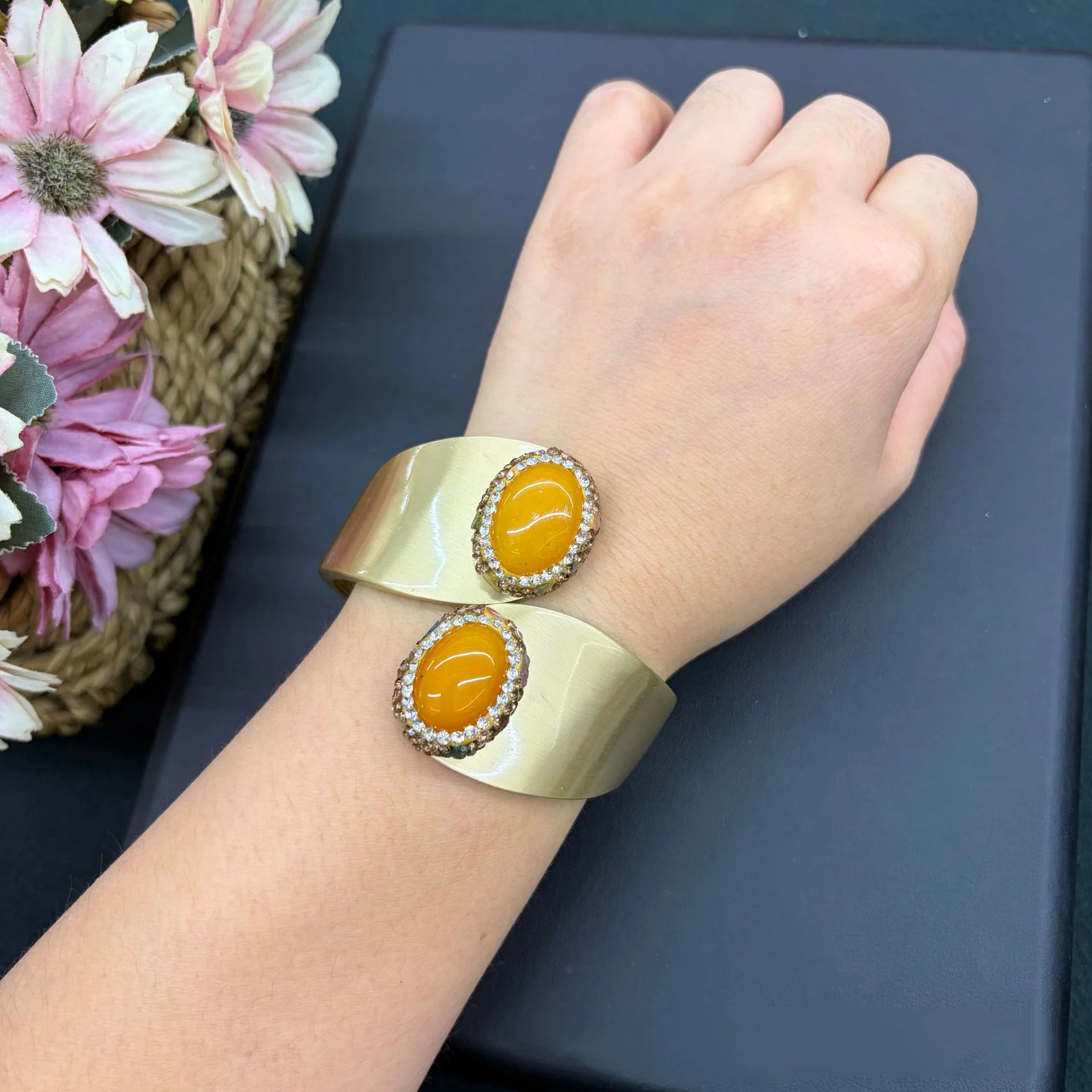 Elegant Twisted Rope Open Cuff Bracelet Minimalist Mobius Loop Bangle Luxury Adjustable Hand Ornament Women Jewelry Party Gify