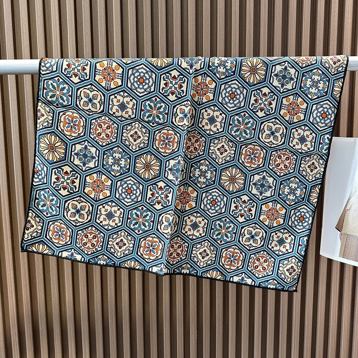 وشاح من الصوف الحريري المطبوع على الوجهين للنساء، مطبوع على الوجهين للخريف/الشتاء دافئ وأنيق أنيق شال لتدفئة الرقبة مربع