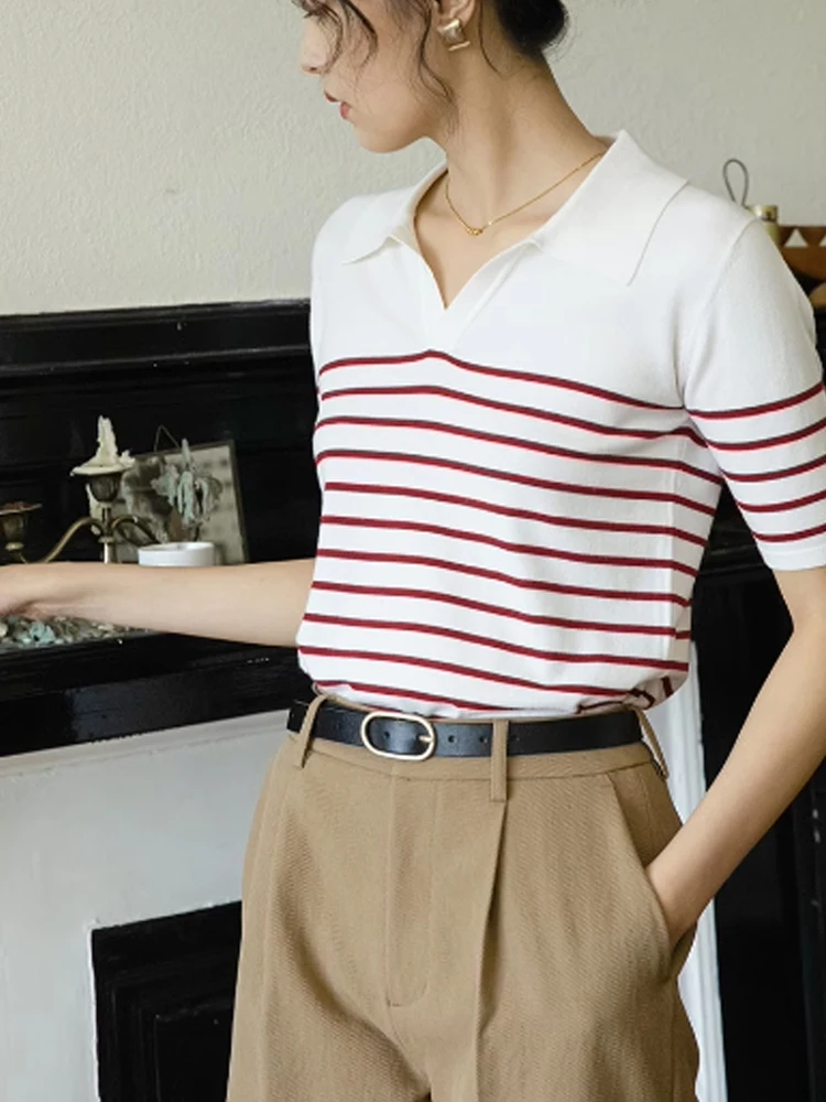 패셔너블한 스트라이프 아이스 실크 니트 티셔츠 출퇴근 디자인 캐주얼 대비 색상 여름 2025 여성 상의