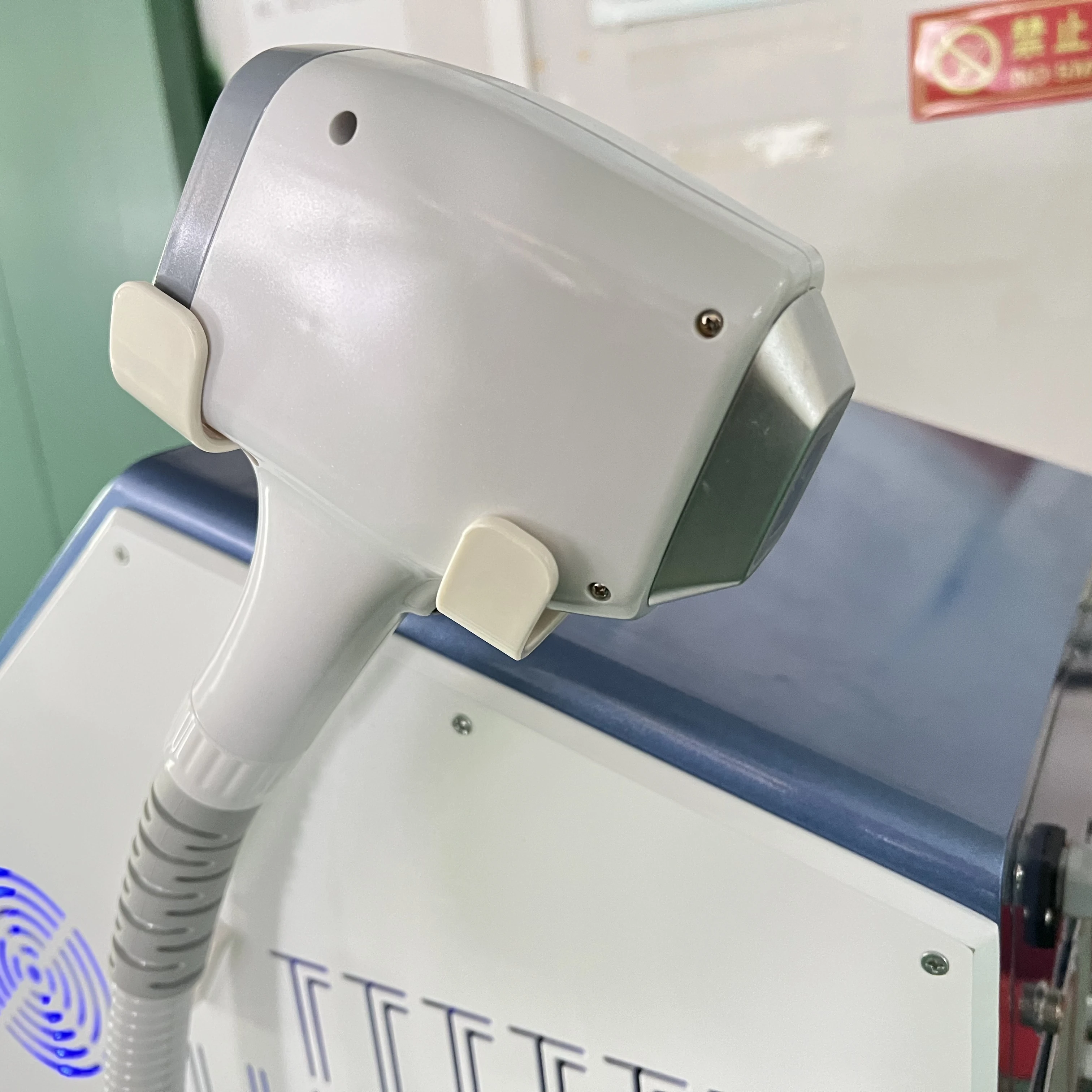 ใหม่ล่าสุด 808nm เลเซอร์ไดโอด ICE Platinum ไดโอดเลเซอร์กําจัดขน 755 808 1064nm ผมลบเลเซอร์ลบผม