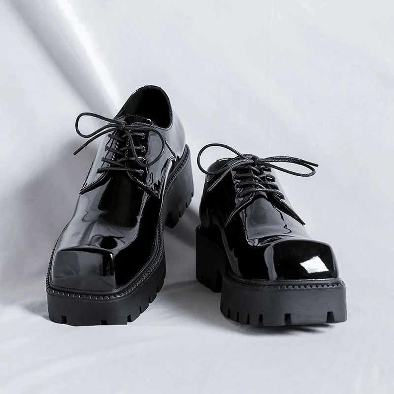 Sapatos masculinos de alta qualidade com cabeça quadrada, sapatos de design de nicho para homens, sapatos de luxo, estilo britânico, sola grossa, sapato casual de couro
