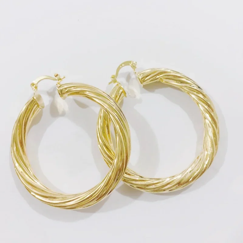 Hot Selling European and American Personalized Exquisite Wave Pattern Fashionable Temperament Twisted Wire Earrings For Women