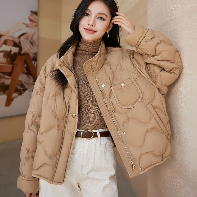 

Новинка 2025 года, зимняя теплая женская куртка-пуховик, модный воротник-стойка, белый утиный пух, короткие темпераментные женские пуховики H681