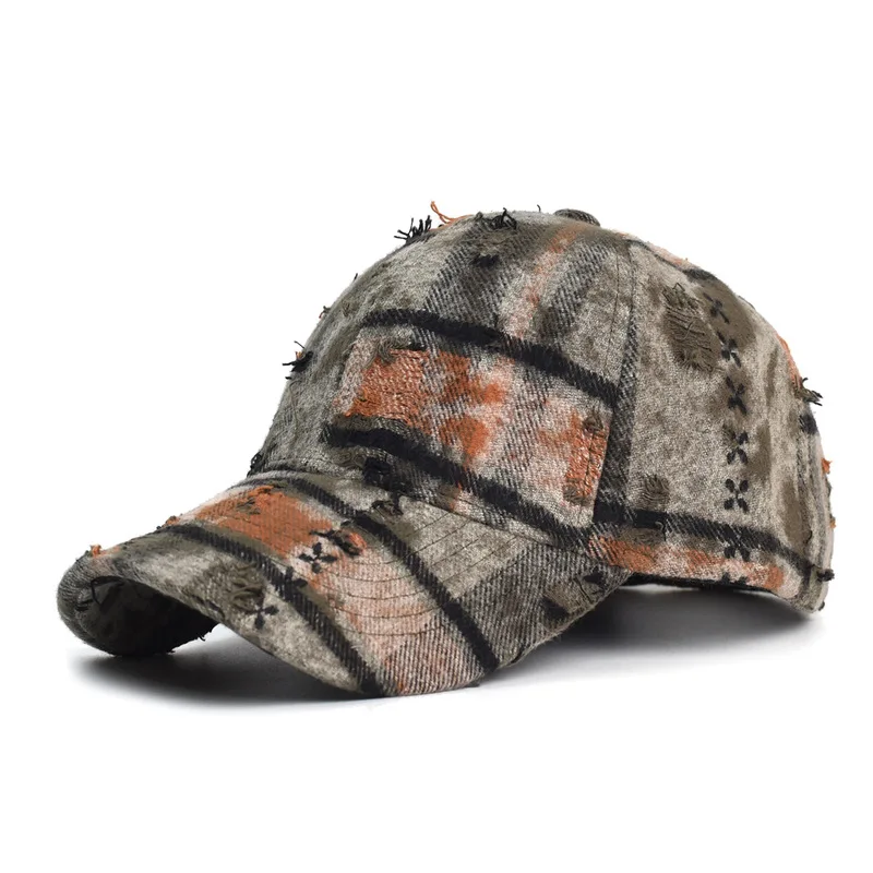 New Korean classic plaid baseball cap for women, suitable for spring and autumn, makes the face look smaller, thickened and warm
