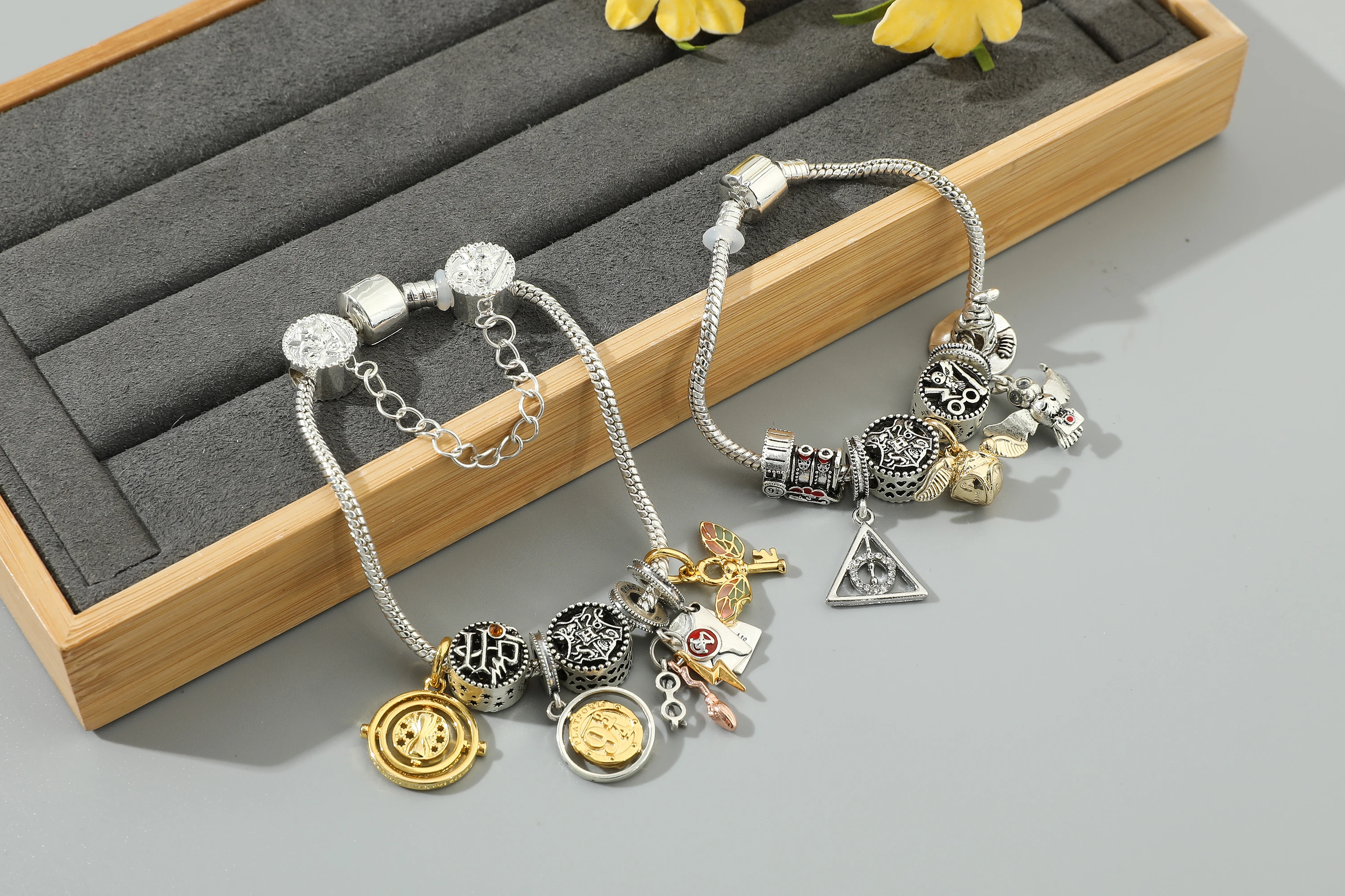 Little Thief Beaded Bracelet Envelope, Triangle Relic Charm Bracelet Metal DIY Beads Universal Bracelet view 3