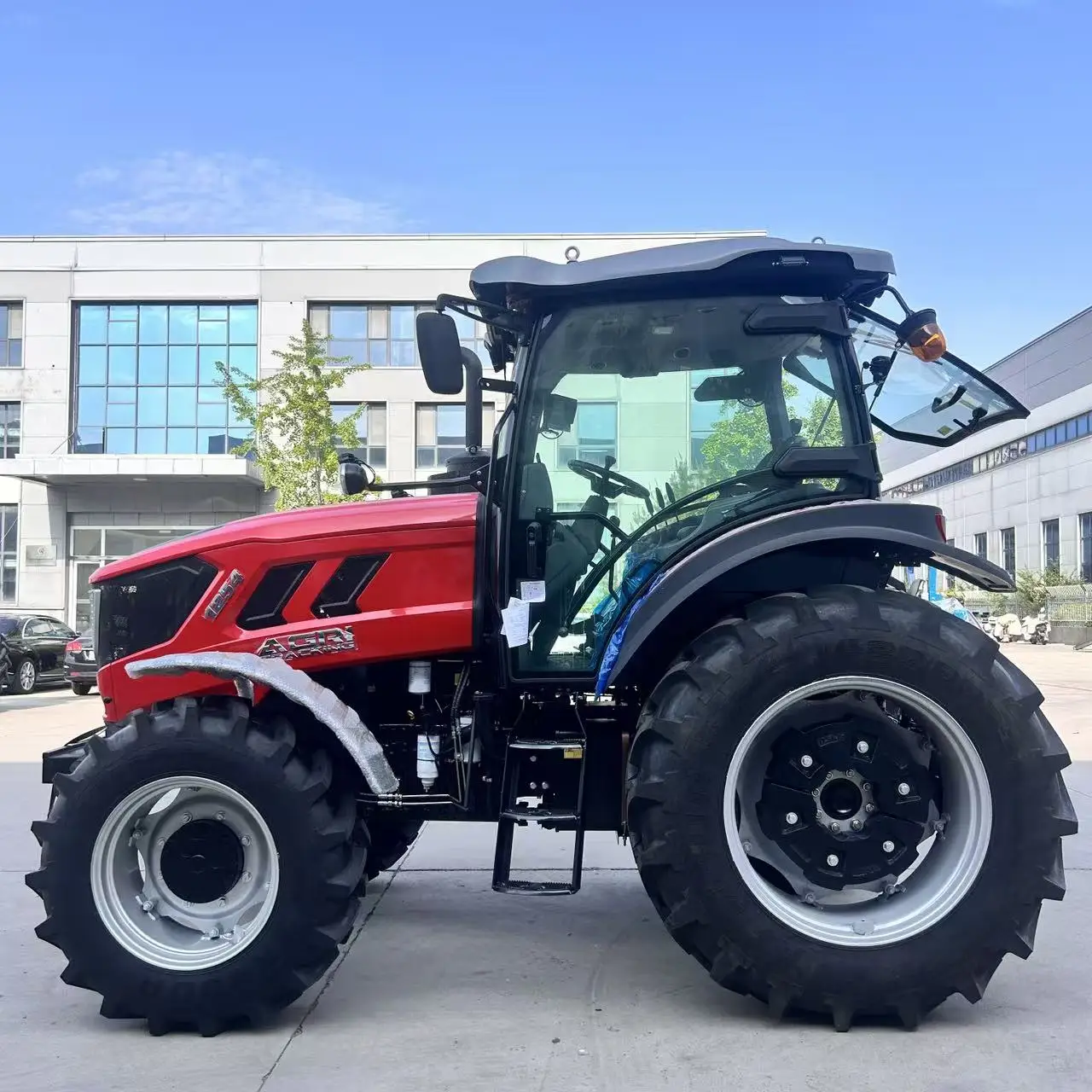 Closed Air-conditioned Cabin Farm Wheel Tractor for Farming Ploughing Cultivation Work 120HP 4WD Agricultural Farm Tractor