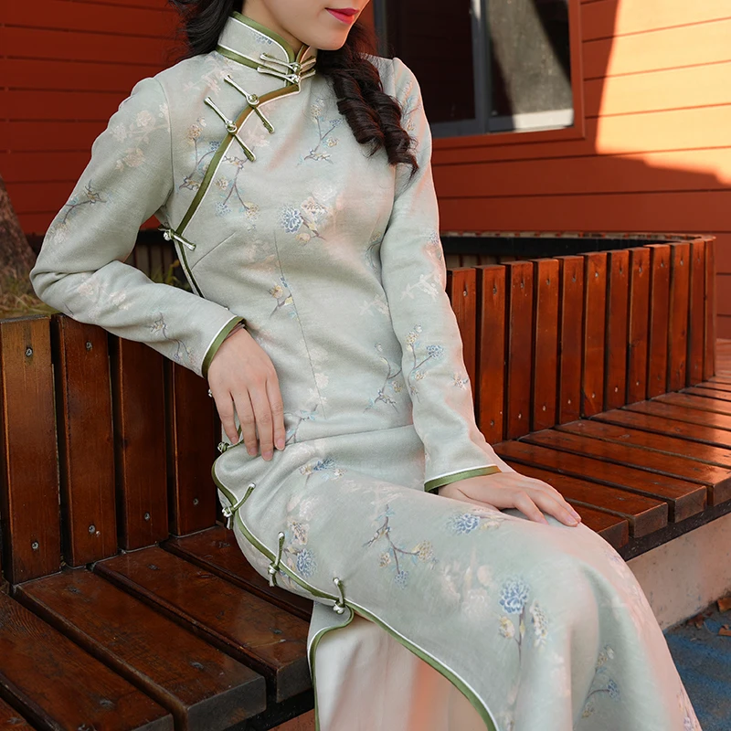 

Длинное зимнее платье-ципао ручной работы с традиционным воротником, простое и элегантное, миди-ципао для женщин в 20-х годах...