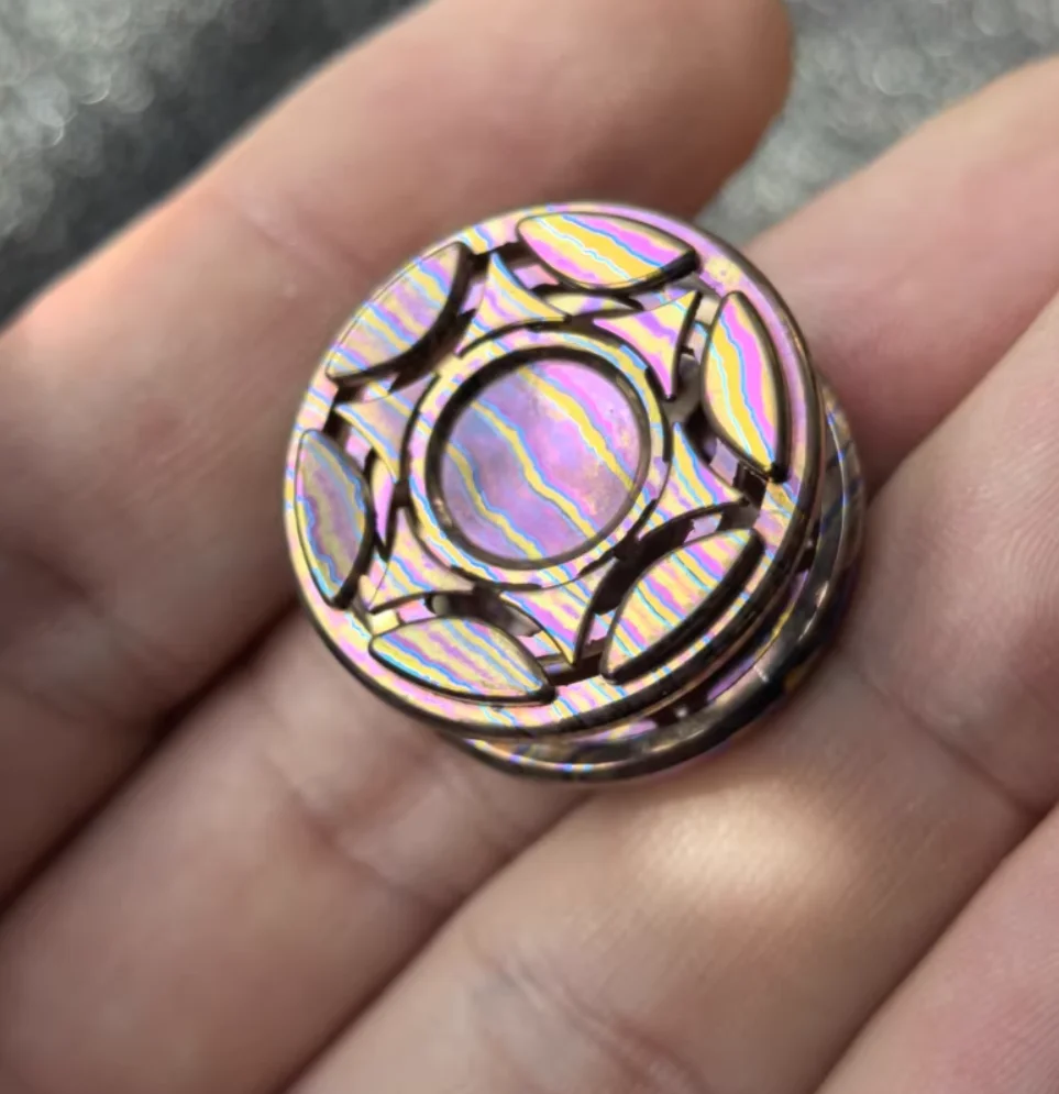 

Б/у EDC циркуль 24,5*12,3 мм, кнопка, гироскоп на кончике пальца, декомпрессионные игрушки