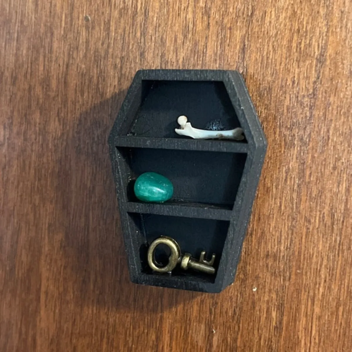 

Wooden miniature jewelry rack, housing ornaments, mineral specimens