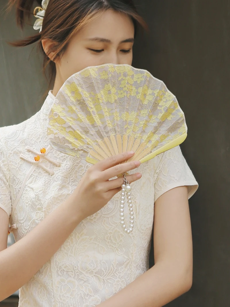 

Ele New Chinese Sle Lace ell Fan Vintage Folded Fan for Qipao Birthday Gift for Best Friend Handmade Bamboo Bone
