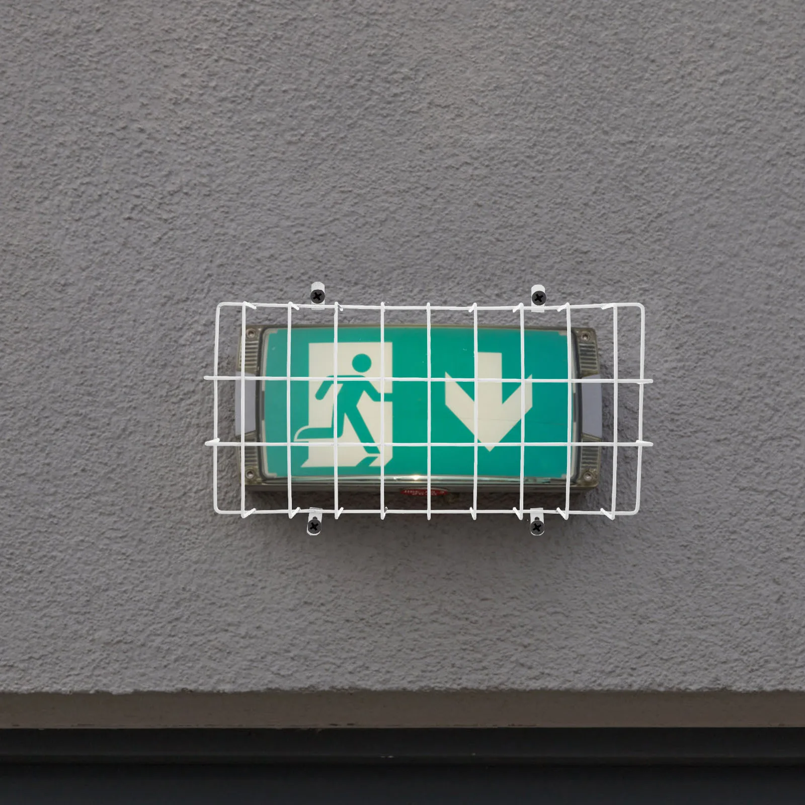 علامة الخروج الغطاء الواقي جدار فولاذي مقاوم للصدأ جبل سلك الطوارئ الحرس لمؤشر ضوء سينما مول استخدام غطاء معدني