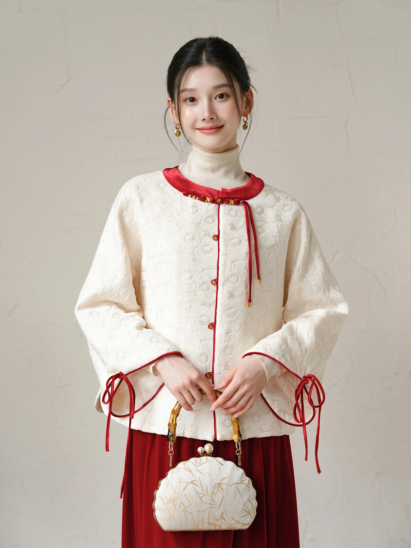 

New 2025 Chinese Sle Cotton Jaet Women's Winter New Sle Top Buttoned Cotton Padded Floral Embroidery Tang Suit Coat