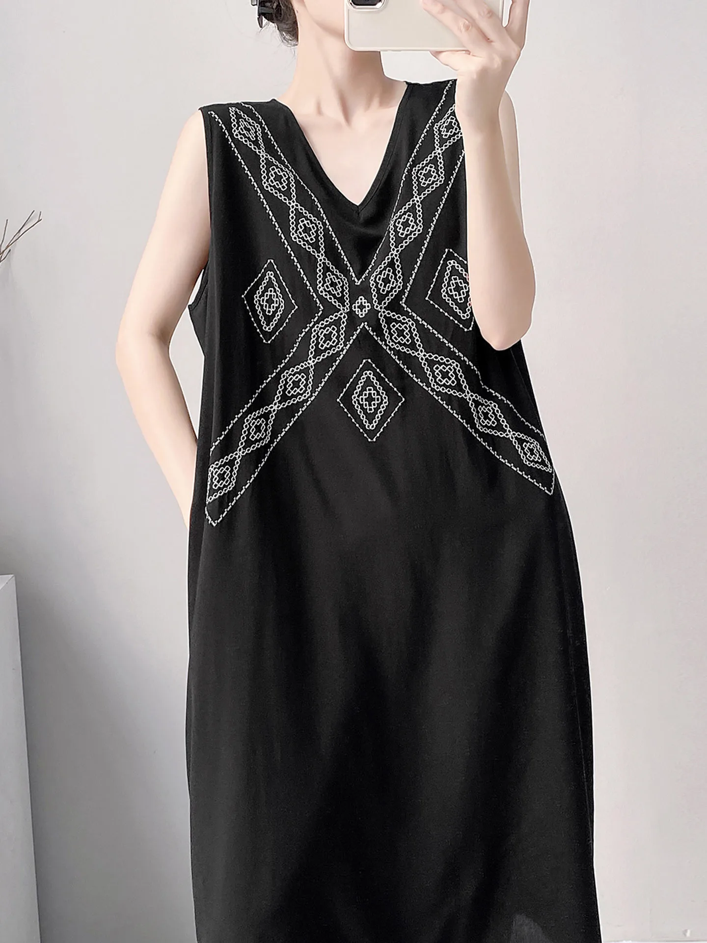 Retro Embroidered Sleeveless Midi Black Silk Dress Sleepwear for Women Casual Home Wear V-Neck Pullover Thin Summer Nightgown