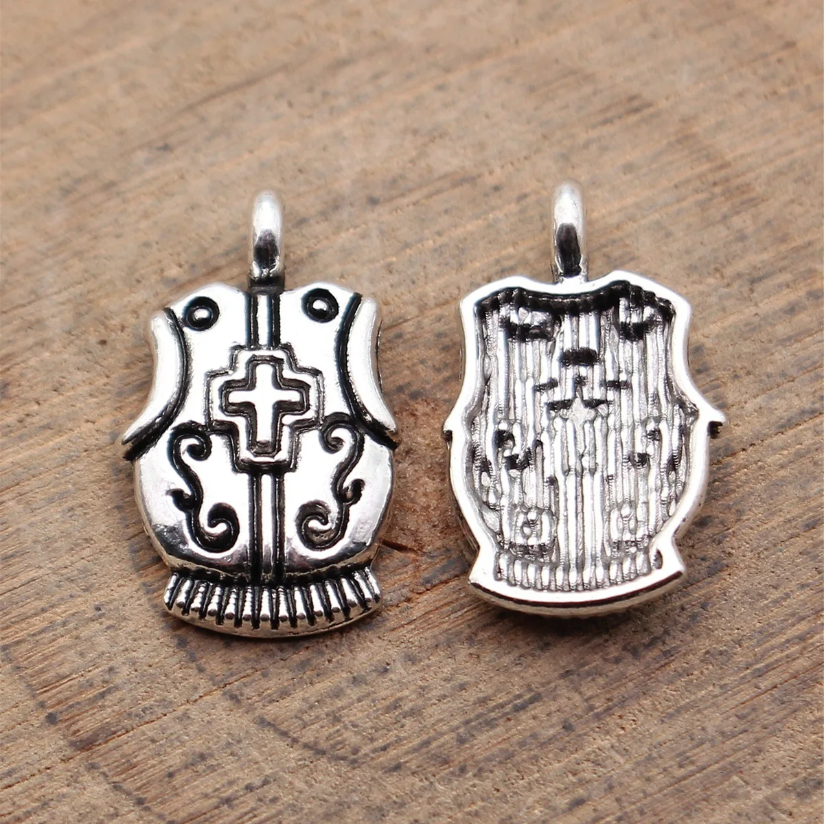 

80pcs 15x9.7mm(0.59x0.38inch) Antique Silver Color Cross Armor Charms Pendants DIY Jewelry Making Accessories