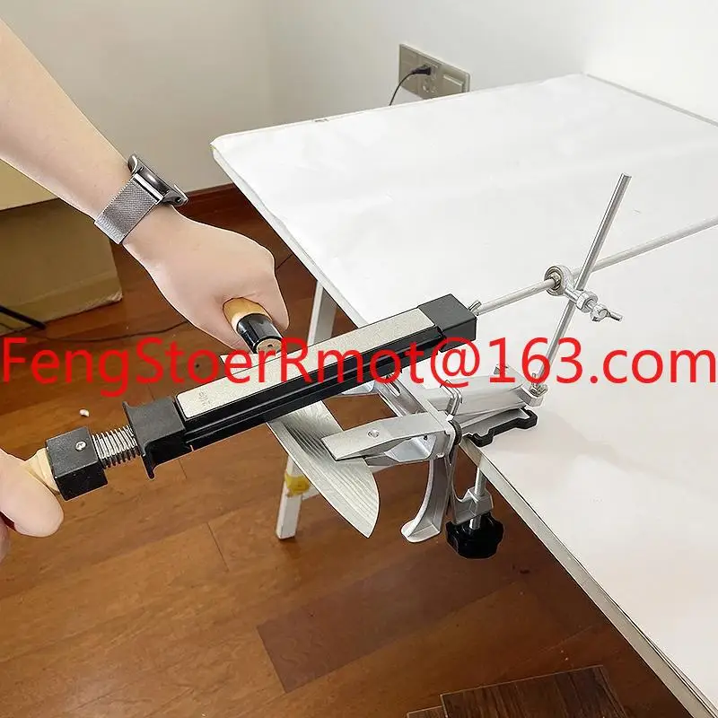Flexible adjustment device, precise control of the angle, handy operation