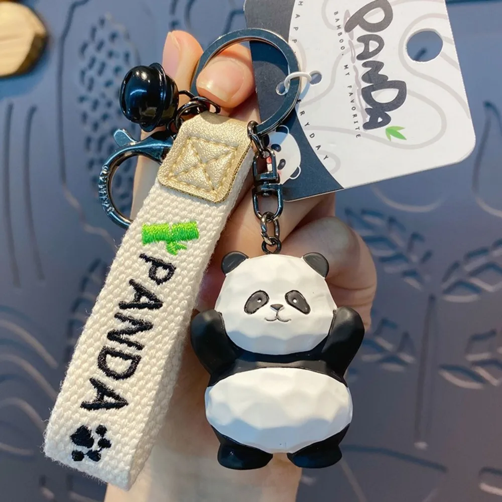خشبية منحوتة الباندا المفاتيح عناق الخيزران الباندا لطيف حقيبة بنقوش كرتونية قلادة جالبة للحظ حلية رائعة الإبداعية سيارة كيرينغ على ظهره