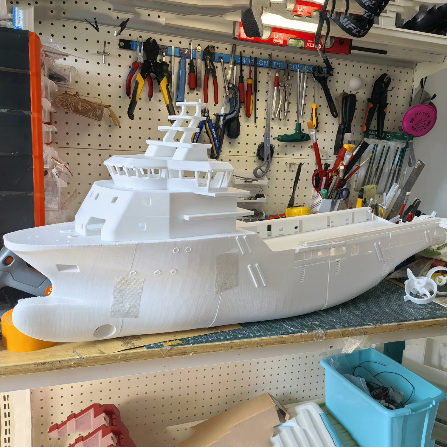 

RC Boat 93cm Ocean Multi-purpose Work Remote Control Boat Simulation Havyard 842RC Boat Model Kit Adult Toy