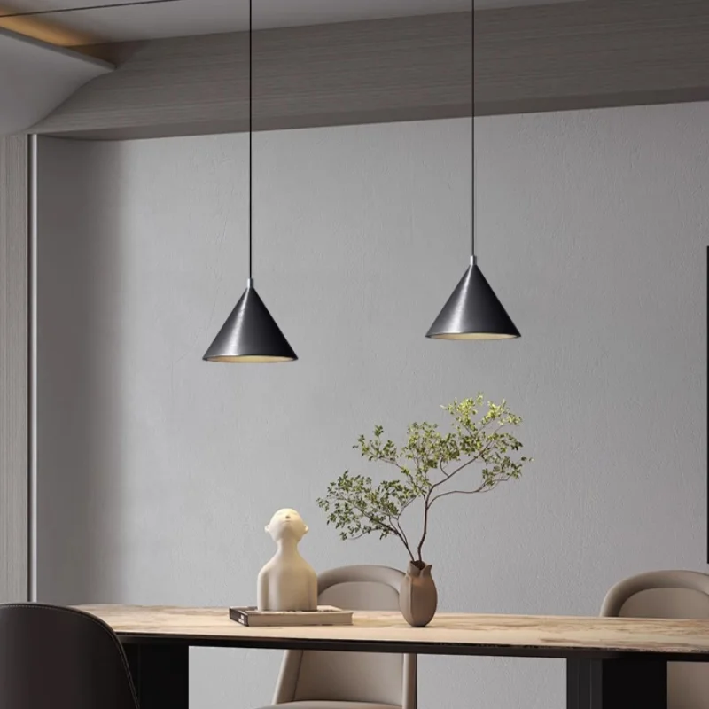 Lámpara colgante de metales de piedra de estilo Simple moderno, aplique de luz cálida adecuado para salas de estar, dormitorios, comedor