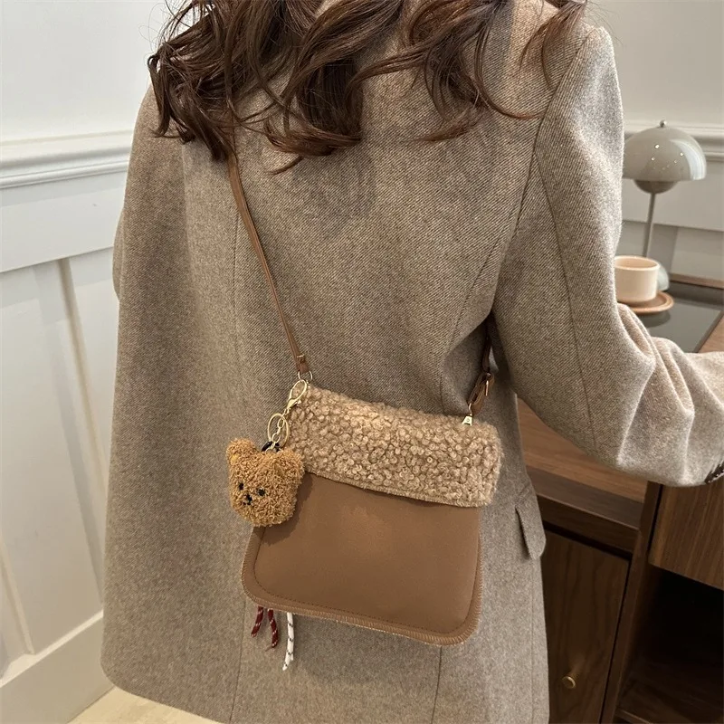 Fashionable And Versatile Shoulder Crossbody Bag Women’S Bucket Bag Cute Retro Mobile Phone Bag Casual Commuter Bag Bear Pendant