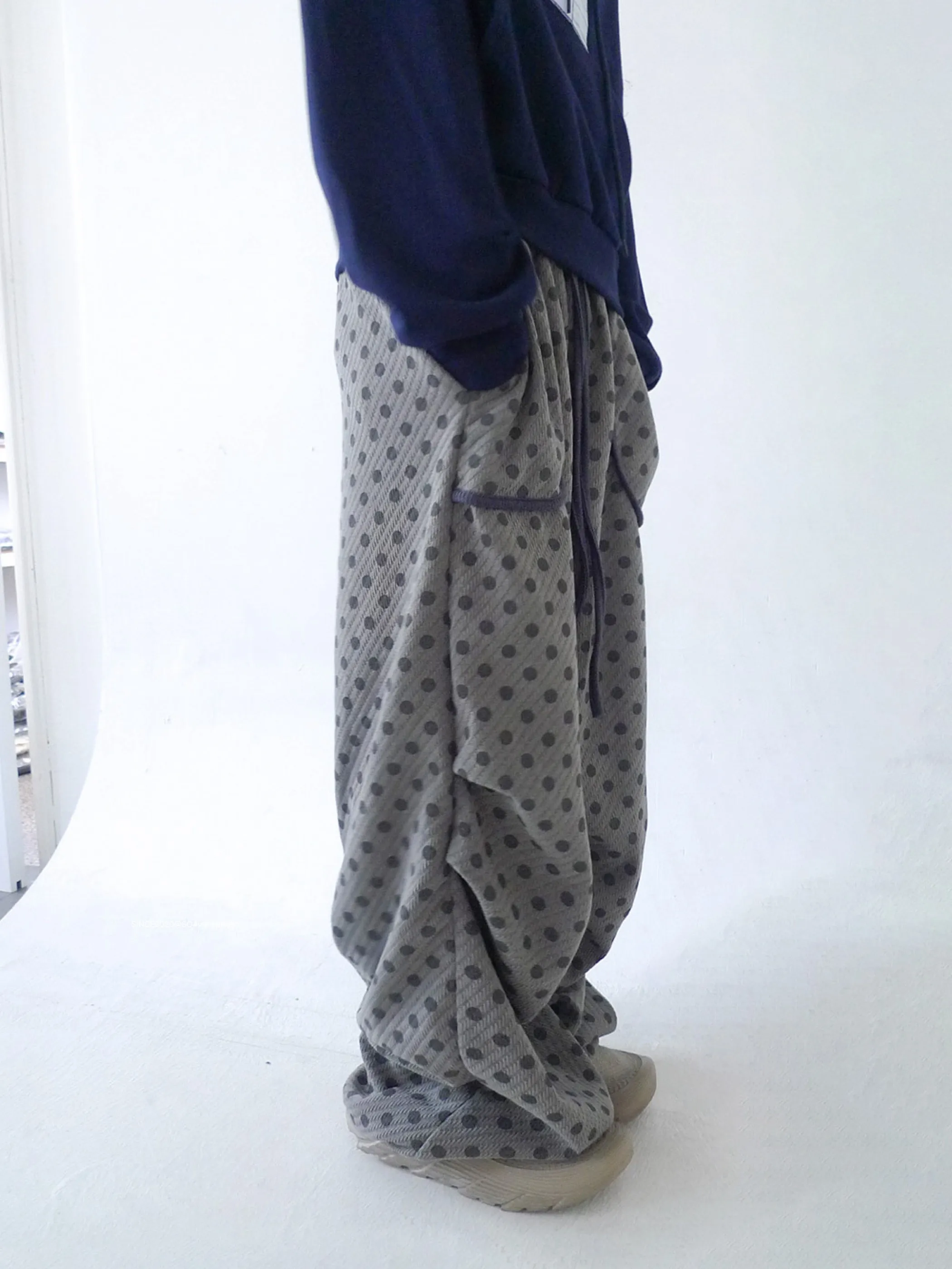 กางเกงขายาวลำลองทรงหลวมลายจุดย้อนยุค ดีไซน์จีบสีสันสดใส เอวยางยืดใส่สบายสำหรับผู้หญิง ผลิตจากวัสดุอื่นๆ