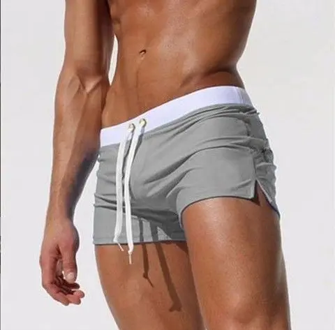 Pantaloncini da bagno in tinta unita da uomo in stile europeo e americano nuovi pantaloncini da spiaggia per l\'estate 2024