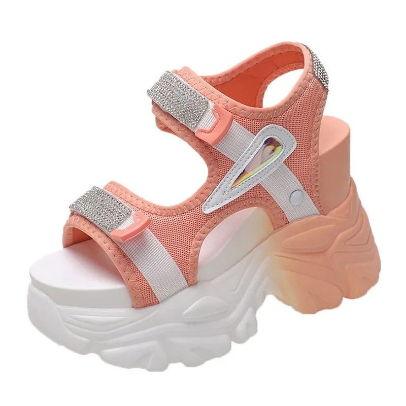 

Женские сандалии на высокой платформе, блестящие пляжные тапочки на высоком каблуке 10 см на танкетке, новые осенние пляжные тапочки с пряжкой и кристаллами, Zapatos Mujer