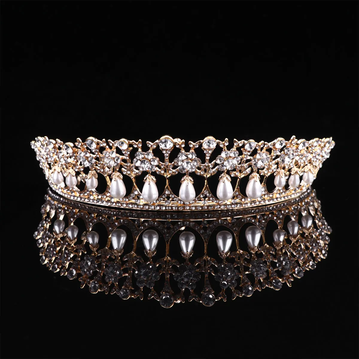 

Golden Crown with Pearls Hair Accessory Decorations Rhinestone Hoop European Style Fashion Bride The