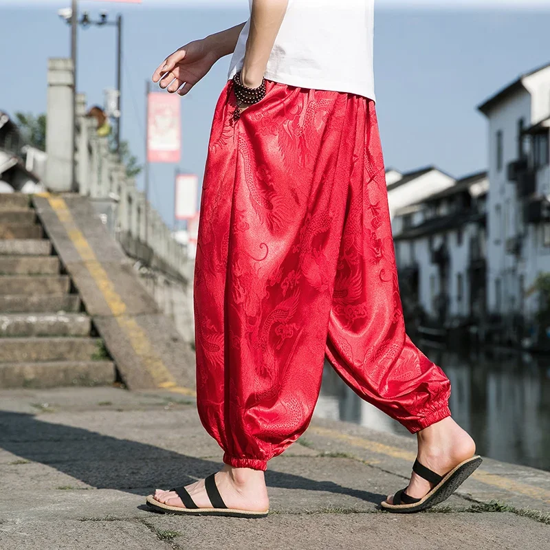 Pantaloni da uomo in raso di seta a vita bassa con motivo a drago pantaloni larghi cinesi pantaloni in raso liscio Taiji comodi pantaloni da spiaggia