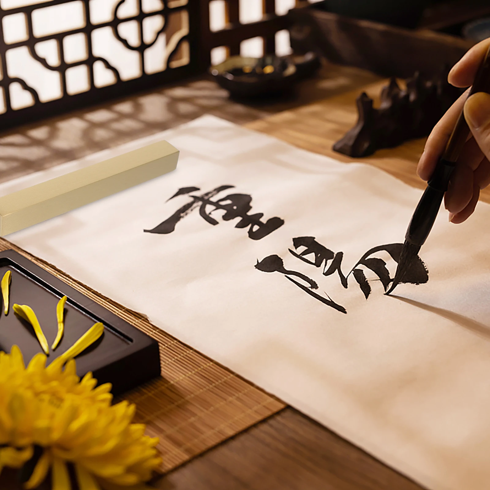 

1Pcs Brass Paperweight Modern Art Office Decor Golden Color Portable Lightweight Home Stationery Supply Home Paperweight