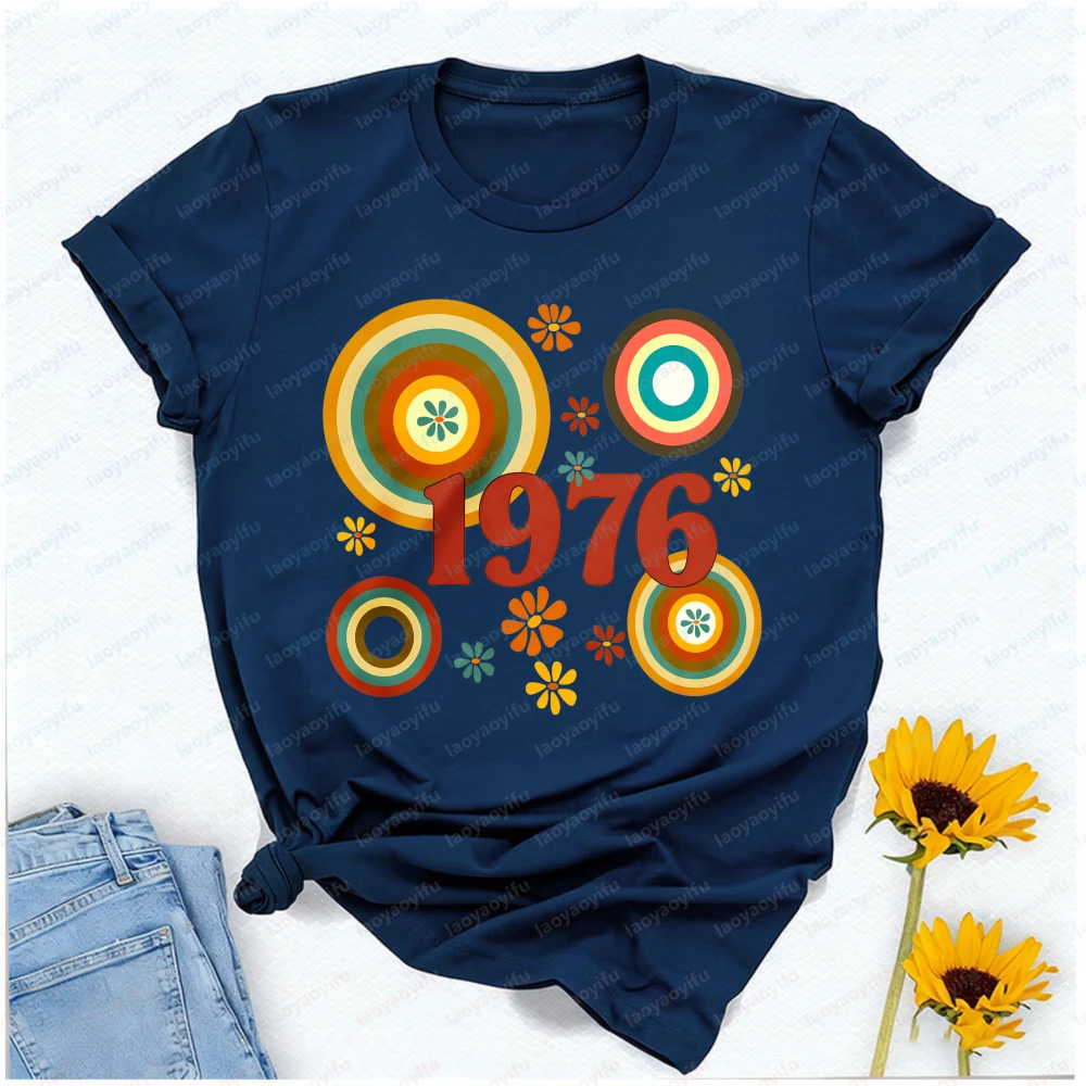 1976 Retro Floral Circles T-Shirt Cotton Unisex 70s Style Graphic Tee Ideal 50th Birthday Gift for Nostalgic Fashion Enthusiasts