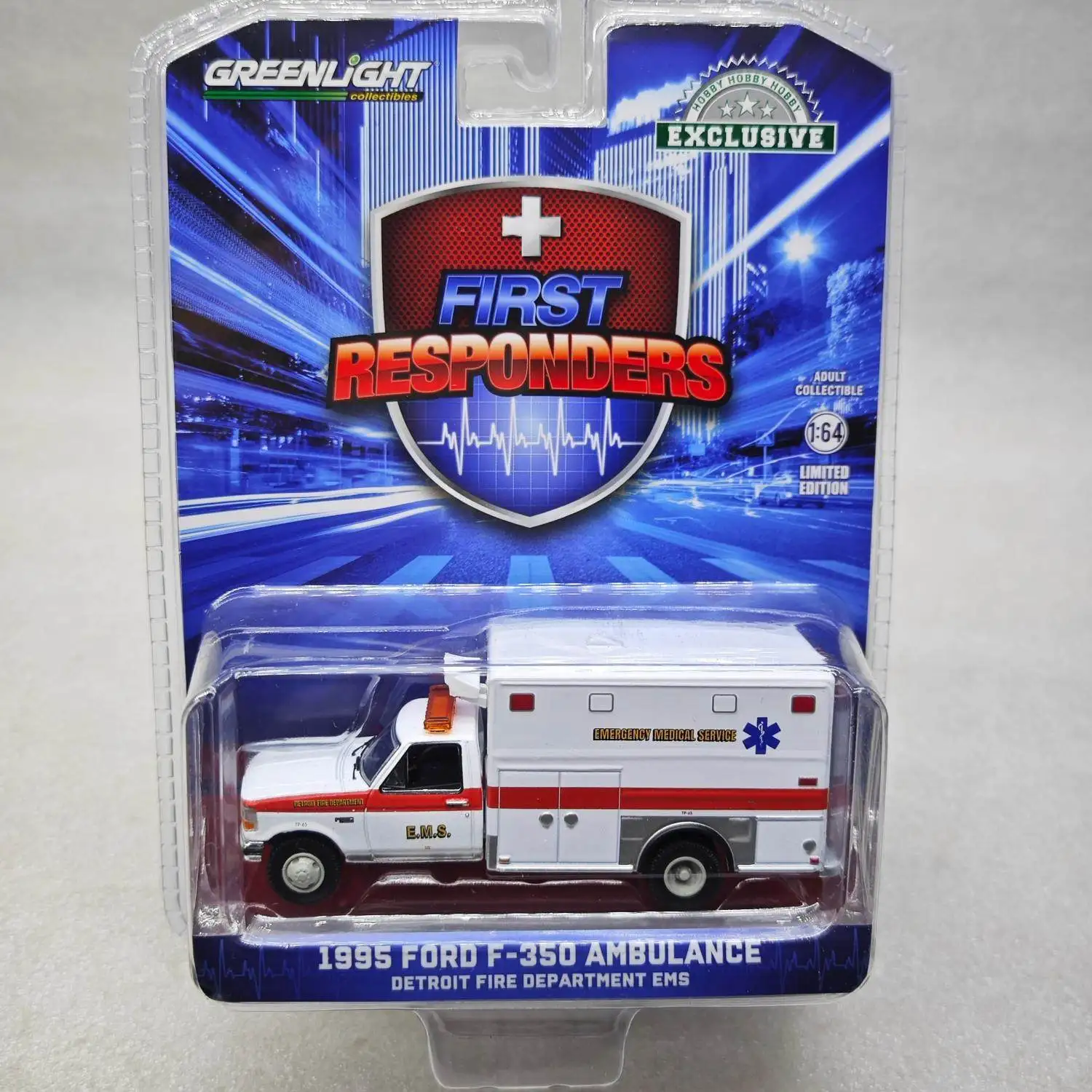 

GreenLight 1:64 EMS - 1995 Ford F-350 Ambulance - Detroit Fire Department EMS Diecast Alloy Car Model Collectible