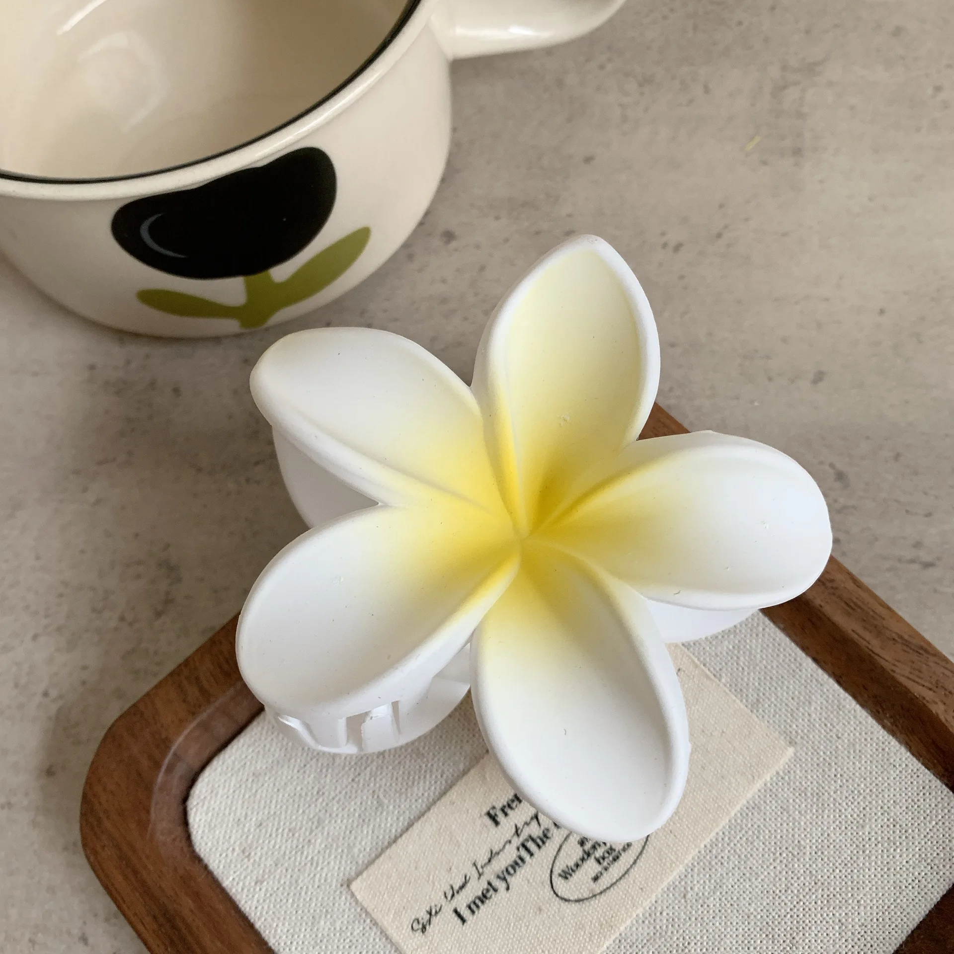 

Заколка для волос с матовым эффектом в форме цветка для женщин, модный летний пляжный аксессуар для волос, заколка для хвоста