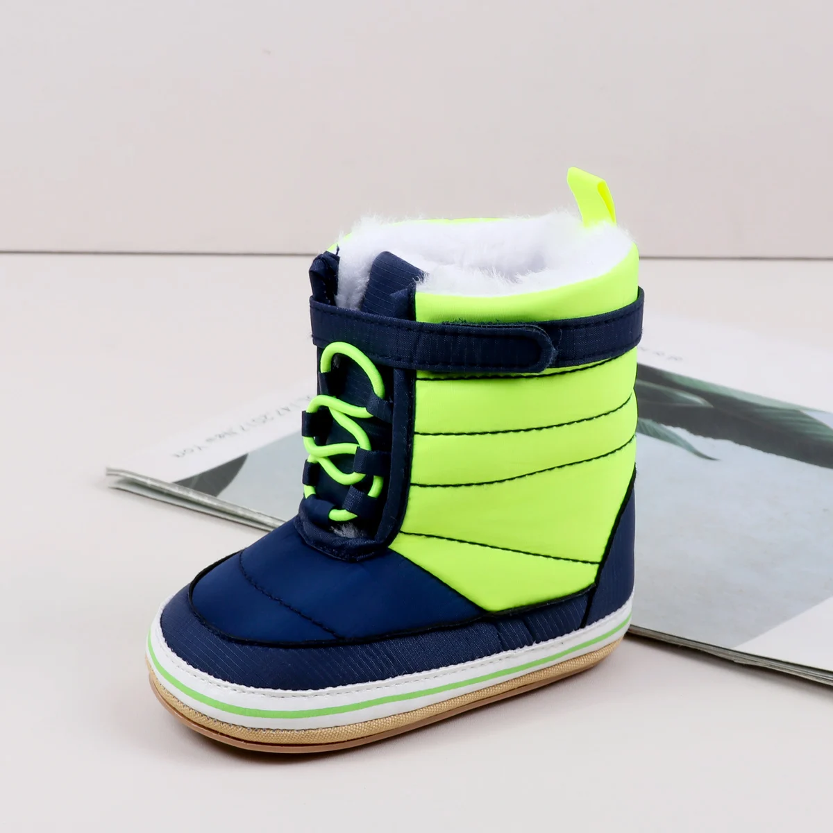 أحذية أطفال بنمط شتوي 2025 أحذية قطنية جديدة للأطفال مع صوف للدفء نعل TPR مضاد للانزلاق للأطفال للجنسين تعلم المشي