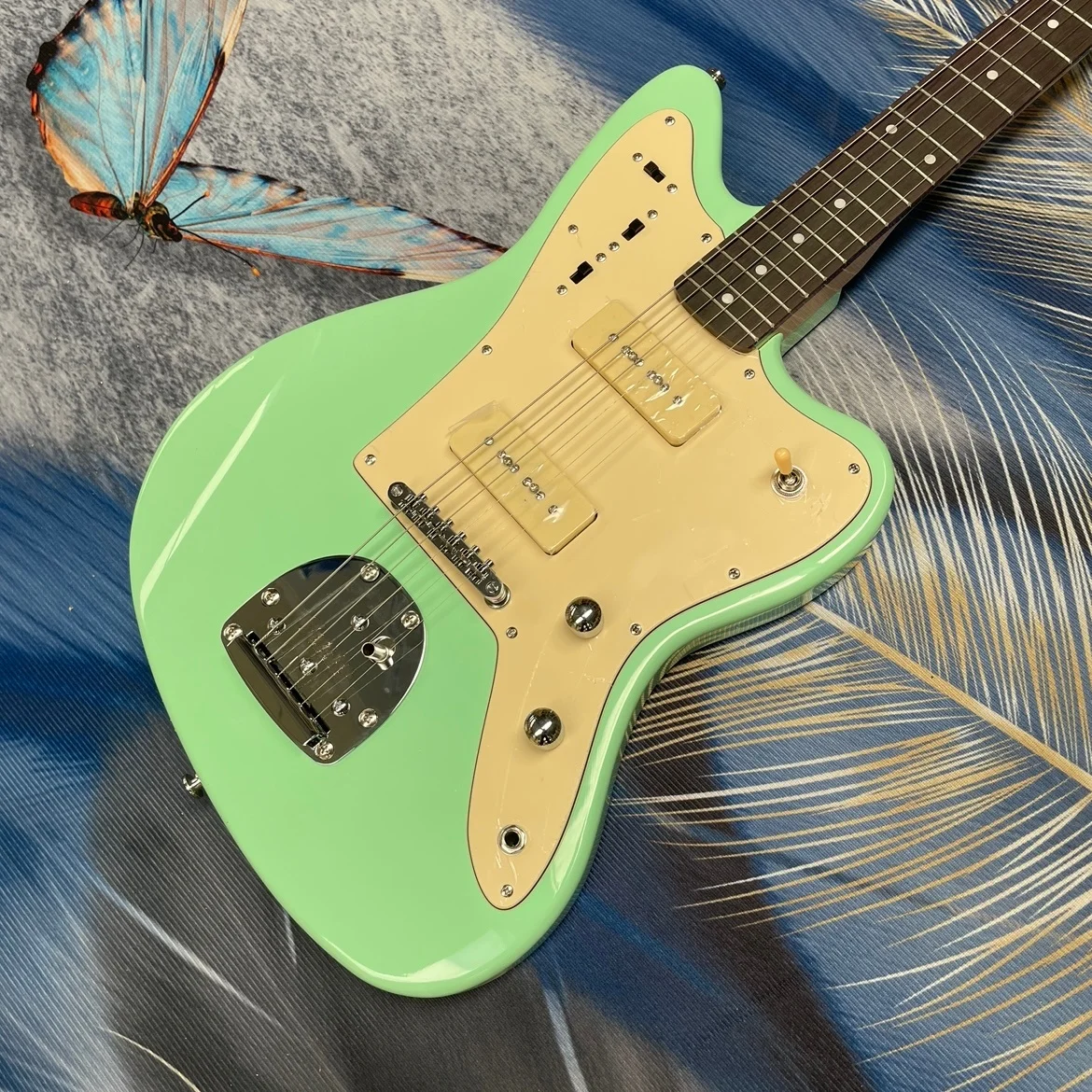 Electric Guitar Beginner - جيتار كهربائي أخضر اللون بستة أوتار