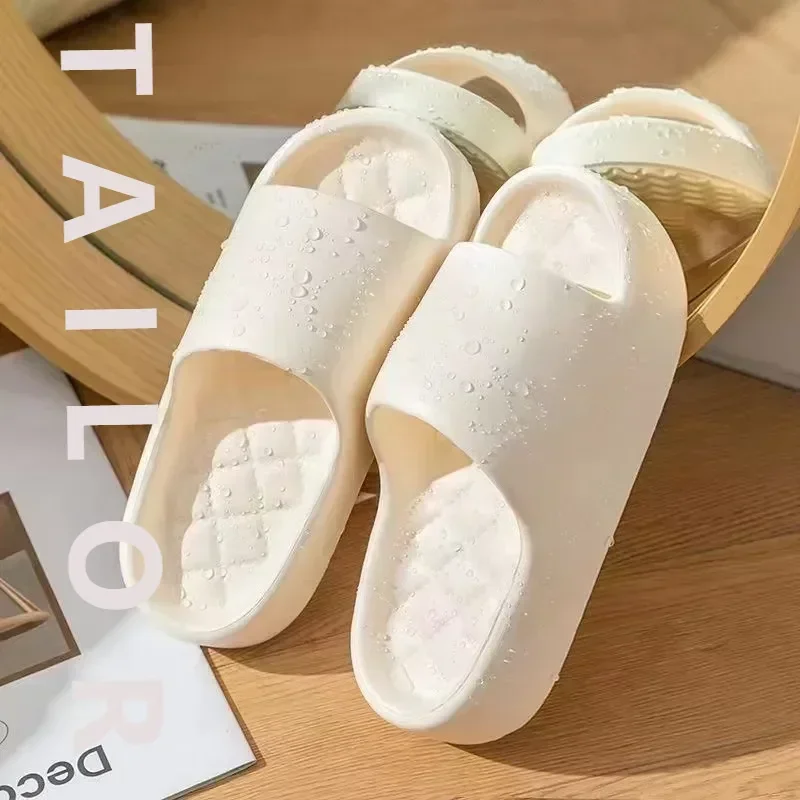 

Белые толстые тапочки на платформе, женские легкие домашние шлепанцы из ЭВА на мягкой подошве, женские летние удобные нескользящие пляжные шлепанцы