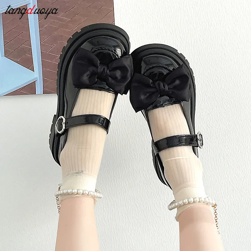 Słodka klamra w kształcie serca Lolita Shoes Women Kawaii Pearl Chain Mary Jane Shoes Girl Student Bowknot Princess JK Uniform Pumps