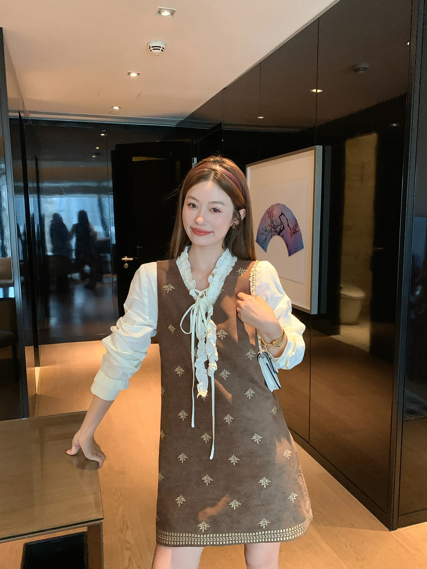Korean Style Women's Floral Embroidery Vest Dress Two-Piece Set Coffee Color Layering Autumn White Shirt Short Skirt