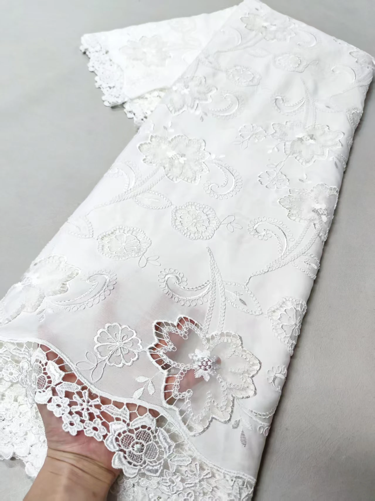 

2025 New African Lace Fabric Nigerian Tulle Embroidered Bridal Gown Material Soft Cotton Damask for Wedding Party Dresses 5Yards