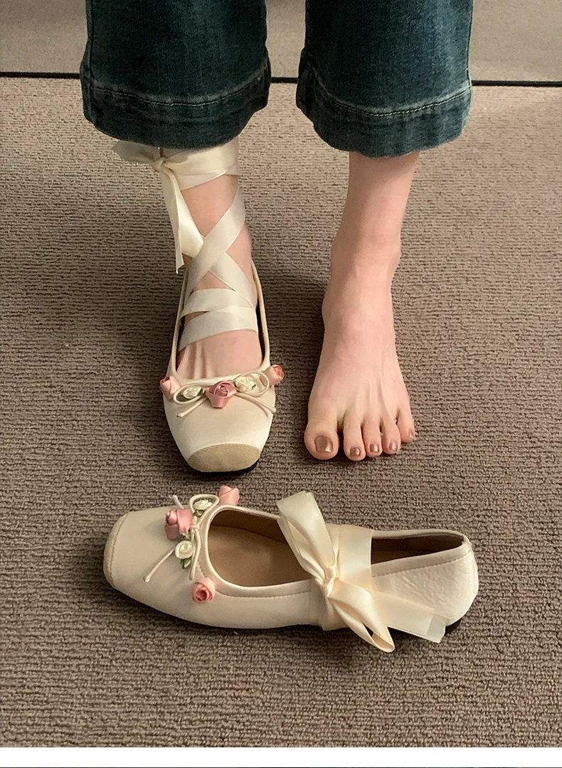 Designer-Kreuzriemen-Damenschuhe im Mary-Jane-Stil, modische Schuhe mit eckiger Zehenpartie und Schleifenverzierung, bequeme Damen-Ballerinas. – Detail 9